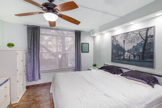 Fully Furnished/ International Village in Lauderhill, FL - Foto de edificio - Interior Photo