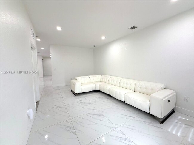 758 NE 34th Ave in Homestead, FL - Building Photo - Building Photo