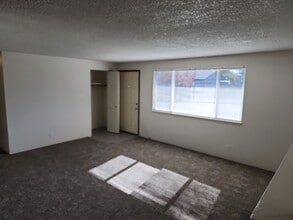 5312 B St in Springfield, OR - Building Photo - Building Photo