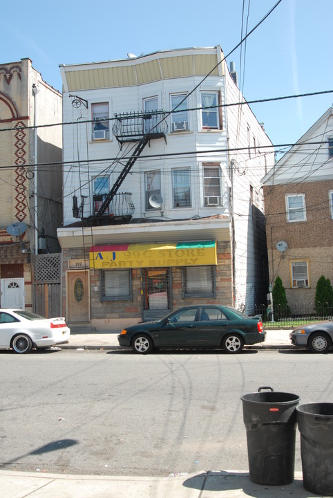 202 Dayton Ave in Passaic, NJ - Building Photo