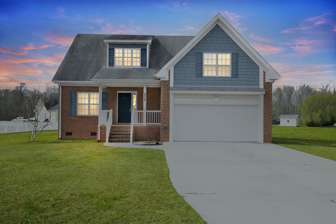 234 Moyock Landing Dr in Moyock, NC - Building Photo