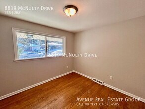 8819 McNulty Dr in St. Louis, MO - Building Photo - Building Photo