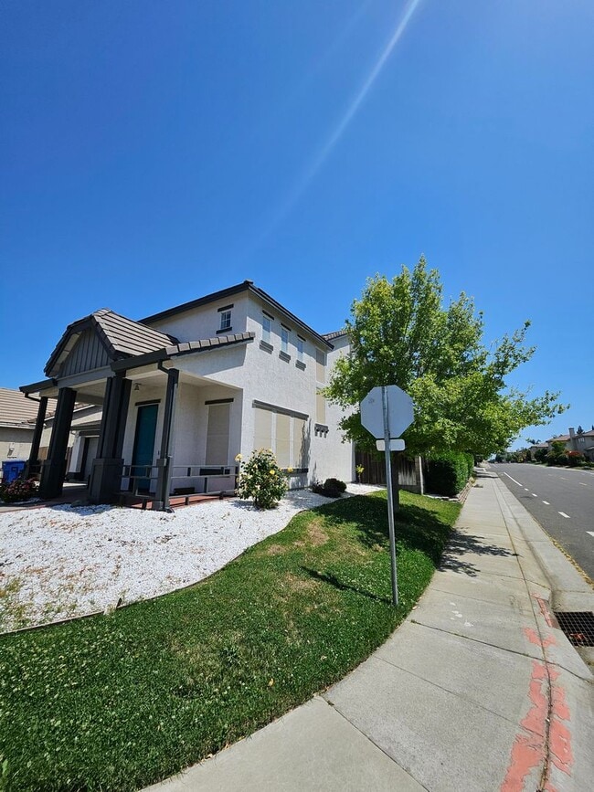 3754 Saintsbury Dr in Sacramento, CA - Building Photo - Building Photo