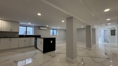 1-64 Beach 124th St, Unit 3 in Queens, NY - Building Photo - Building Photo