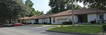 Pine Meadow Apartments in Gainesville, FL - Foto de edificio - Building Photo