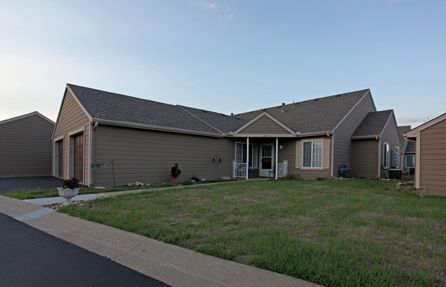 Cottages of Belton Apartments Senior Living in Belton, MO - Foto de edificio - Building Photo