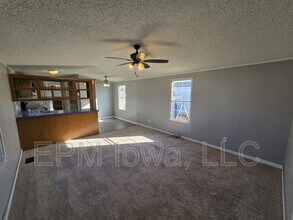 700 W Ridgeway Ave in Cedar Falls, IA - Building Photo - Building Photo