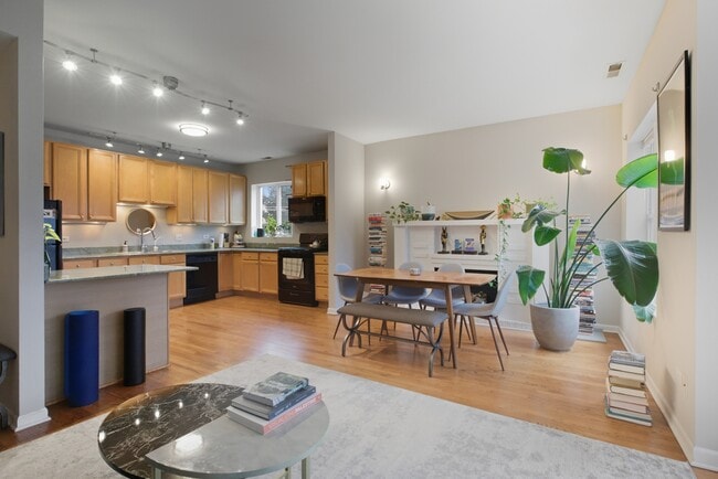 property at 1448 W Arthur Ave