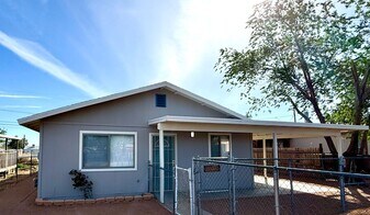 3675 E Robin Ln in Kingman, AZ - Building Photo