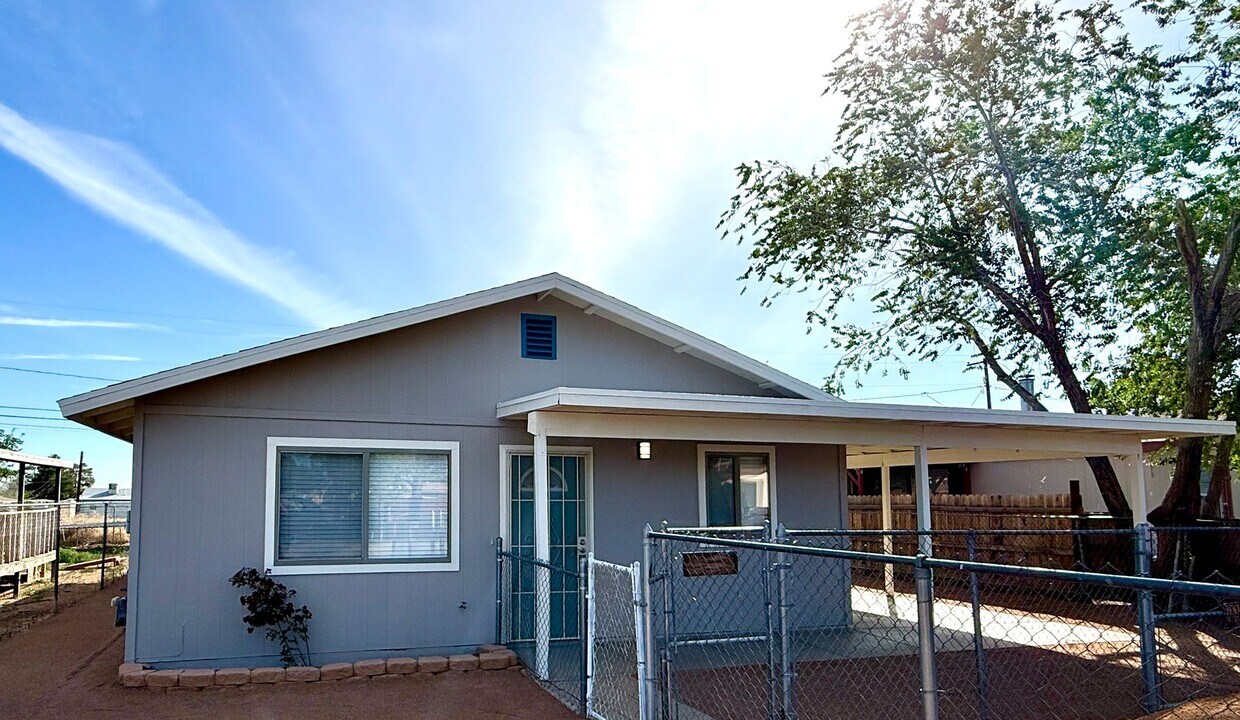 3675 E Robin Ln in Kingman, AZ - Building Photo