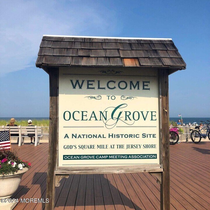 98 Pennsylvania Ave in Ocean Grove, NJ - Building Photo