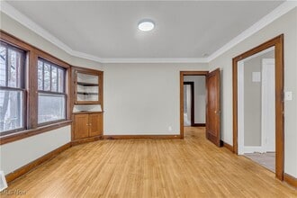 1530 E 214th St in Euclid, OH - Foto de edificio - Building Photo