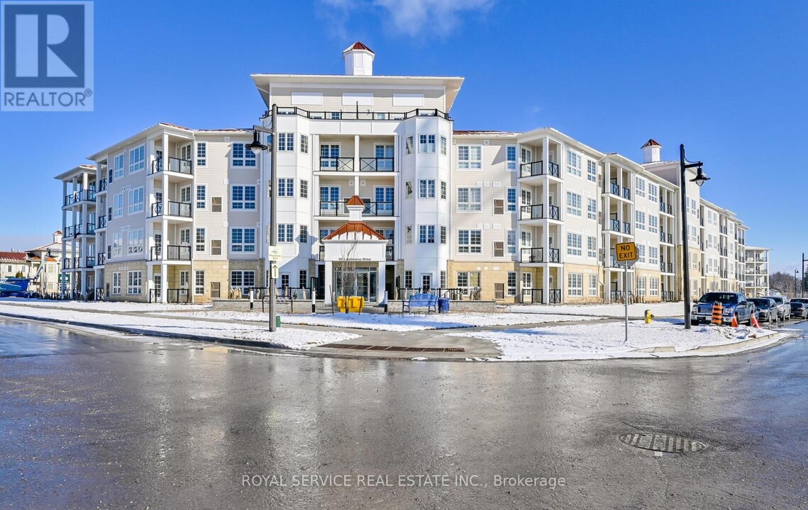 50-150 Lakebreeze Dr in Newcastle, ON - Building Photo