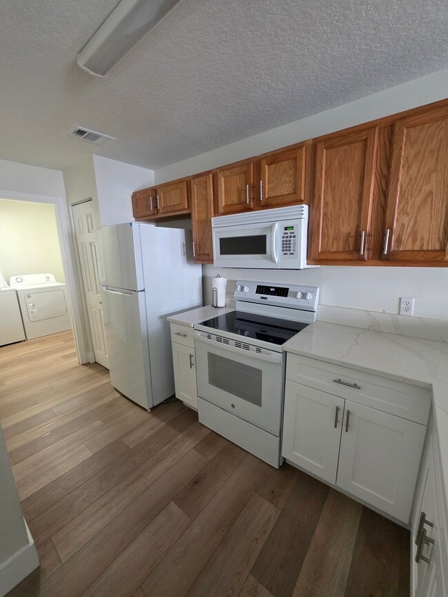 512 13th Pl, Unit 512