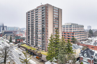 Queen in Kitchener, ON - Building Photo - Building Photo