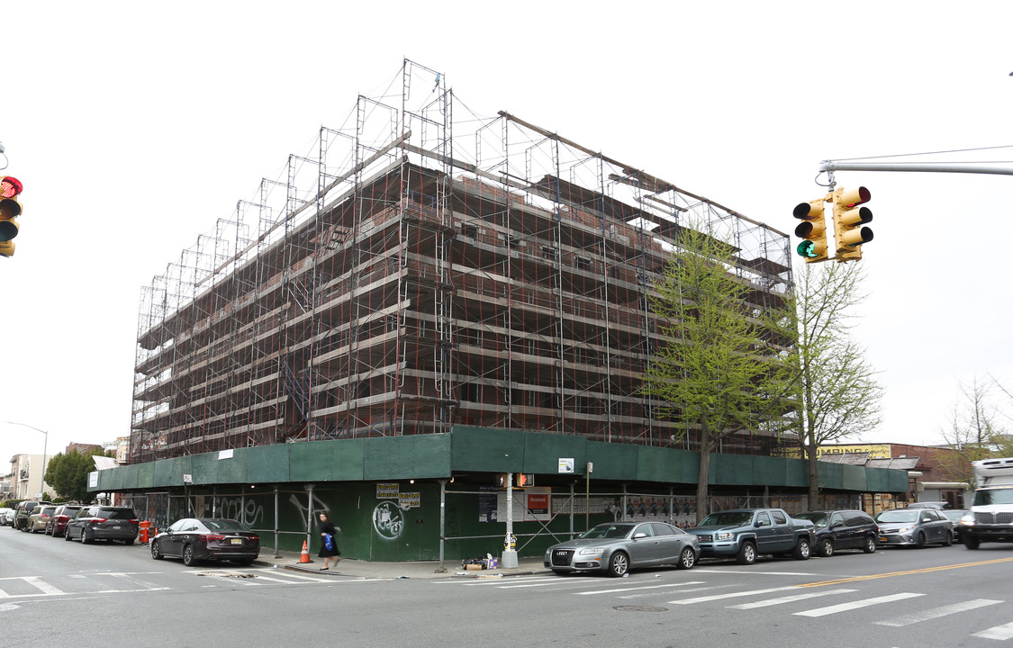 4018 15th Ave in Brooklyn, NY - Building Photo