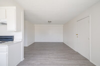 Evergreen Apartments in Los Angeles, CA - Building Photo - Interior Photo