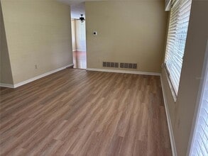 2060 Attache Ct in Clearwater, FL - Building Photo - Building Photo