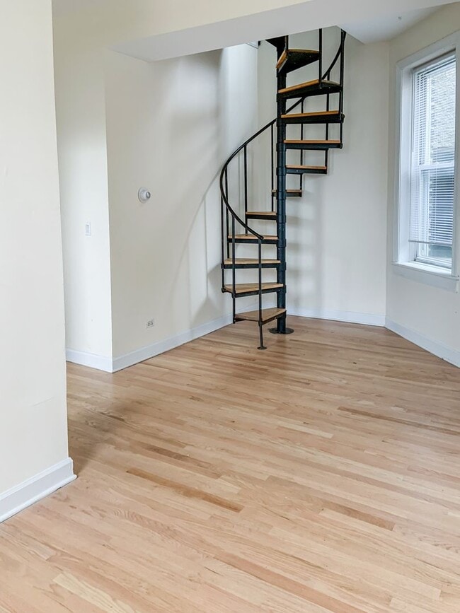 2318 N Southport Ave, Unit 2318-3R in Chicago, IL - Building Photo - Building Photo