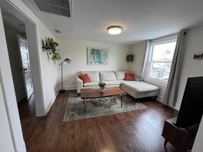 1525 Monroe Ave in San Diego, CA - Building Photo - Building Photo