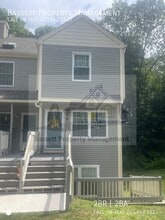 40 Manorwood Dr in Branford, CT - Building Photo - Building Photo
