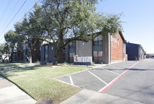 Everton at Bellmar in Dallas, TX - Building Photo