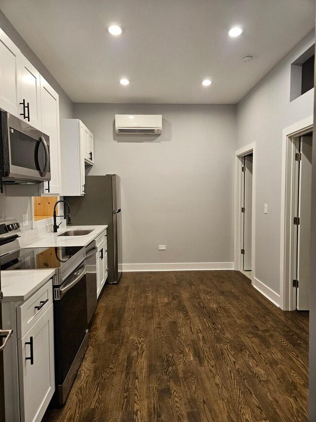 831 S Western Ave in Chicago, IL - Building Photo - Building Photo