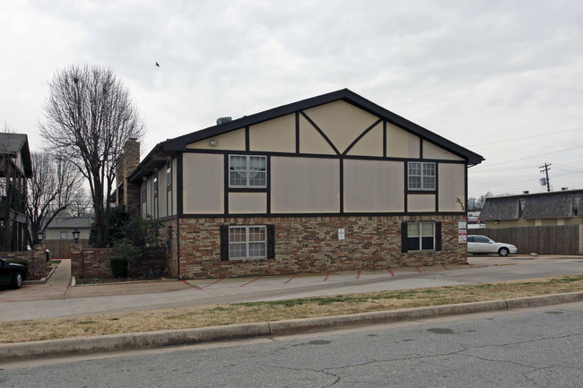 Hampton House in Oklahoma City, OK - Foto de edificio - Building Photo