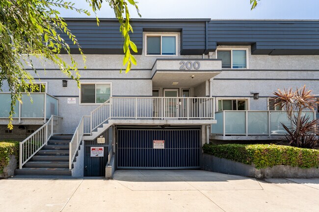200 Elm Ave, Unit #15 in Long Beach, CA - Foto de edificio - Building Photo