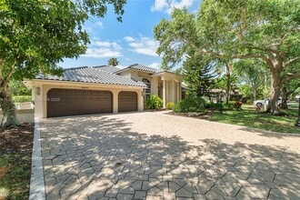 5925 NW 97th Dr in Parkland, FL - Foto de edificio - Building Photo