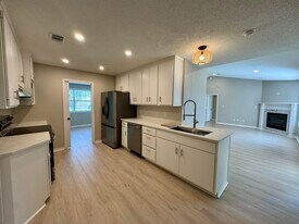 529 Long Lake Dr in Pensacola, FL - Building Photo