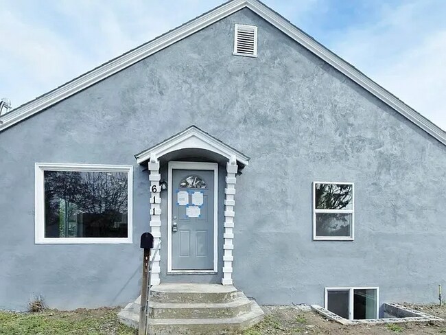 property at 611 Frisco St