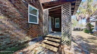 938 Cordova Pl in Jacksonville, FL - Foto de edificio - Building Photo