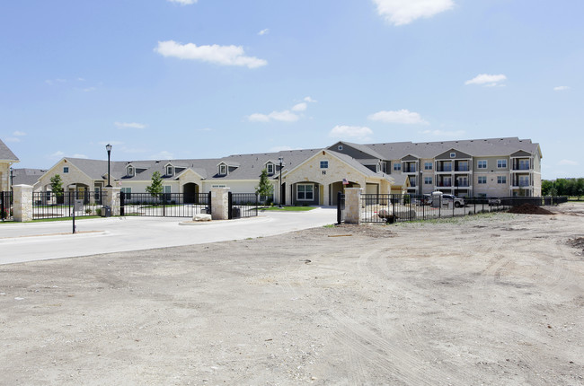 The Overlook at Plum Creek in Kyle, TX - Building Photo - Building Photo