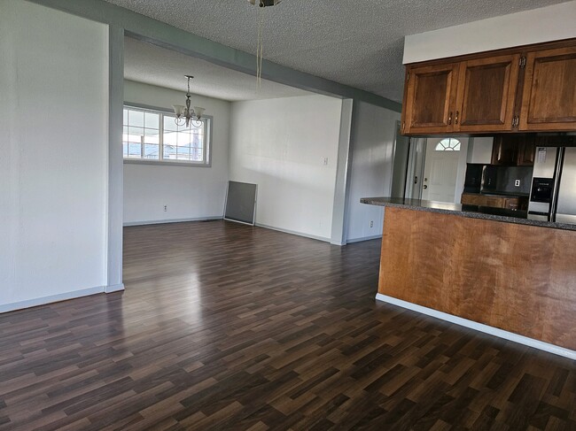 920 W Edison Ave in Sunnyside, WA - Building Photo - Building Photo