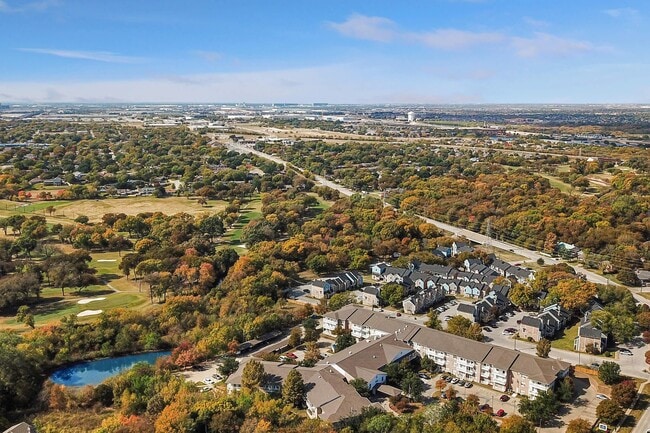 Diamond Loch Apartment Homes in North Richland Hills, TX - Foto de edificio - Building Photo