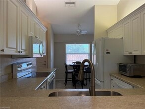 416 Valerie Way in Naples, FL - Foto de edificio - Building Photo