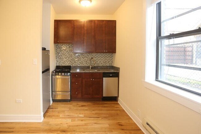 4549 N Damen in Chicago, IL - Building Photo - Building Photo