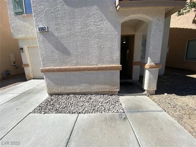 6062 St Petersburg Dr in Las Vegas, NV - Building Photo - Building Photo