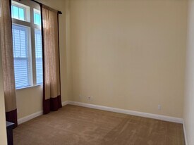 1541 Biarritz St in Tracy, CA - Building Photo