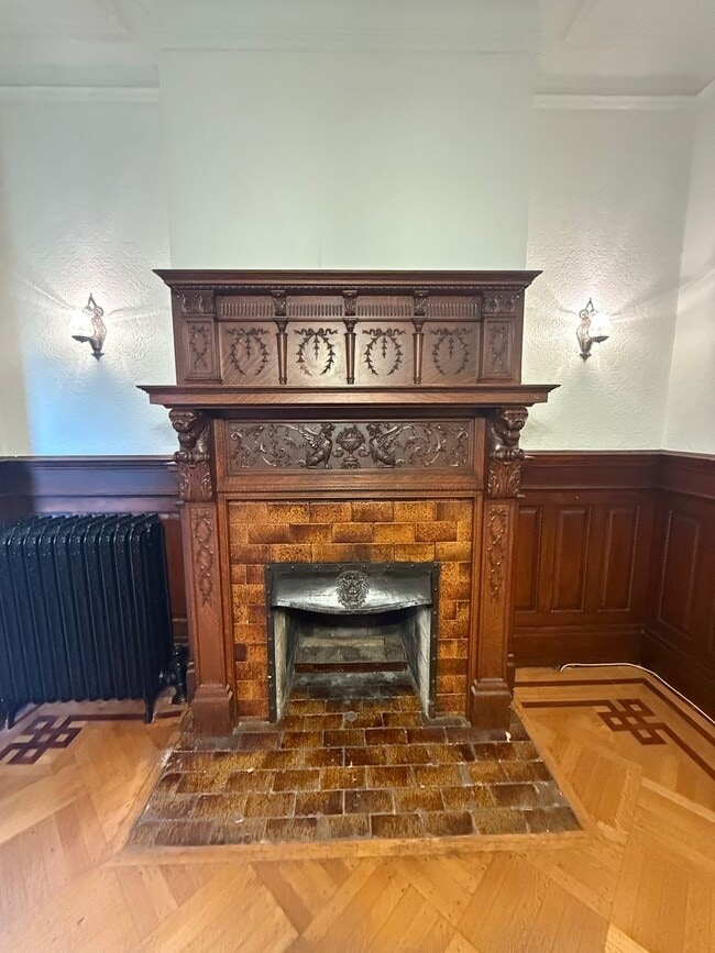 409 Grand St in Newburgh, NY - Foto de edificio - Building Photo