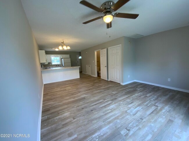 601 Peletier Loop Rd in Swansboro, NC - Foto de edificio - Building Photo