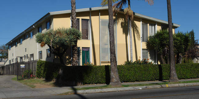 621 Los Robles Ave in Pasadena, CA - Foto de edificio - Building Photo