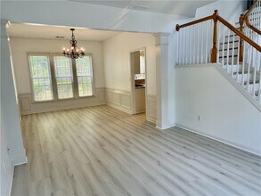 2555 Haddenham Ln in Smyrna, GA - Foto de edificio - Building Photo