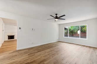 660 W Pat Dr in Clovis, CA - Building Photo - Building Photo
