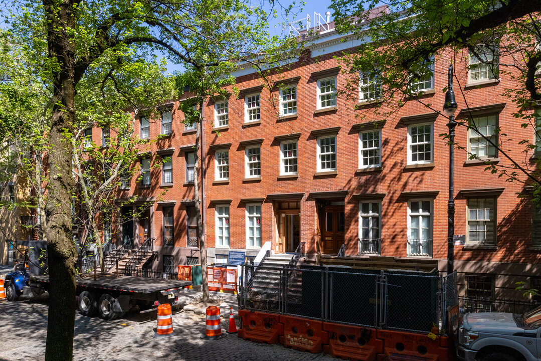 77 Jane St in New York, NY - Building Photo