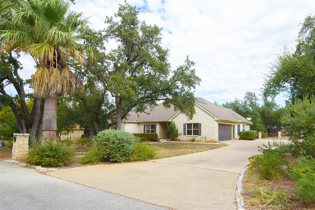 114 Rudder Dr in Lakeway, TX - Foto de edificio - Building Photo