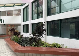 11790 SW 18th St, Unit 15 in Miami, FL - Building Photo - Building Photo