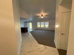 788 Robert Lavern St in Sutherlin, OR - Building Photo - Building Photo