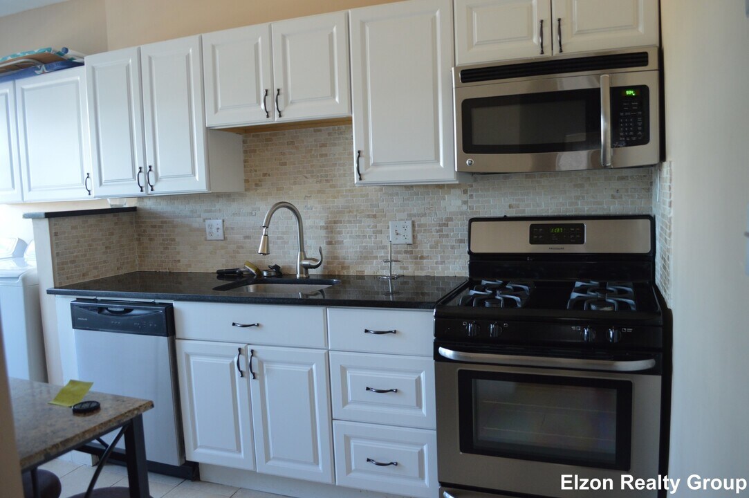 2009 Commonwealth Ave, Unit 32 in Boston, MA - Foto de edificio